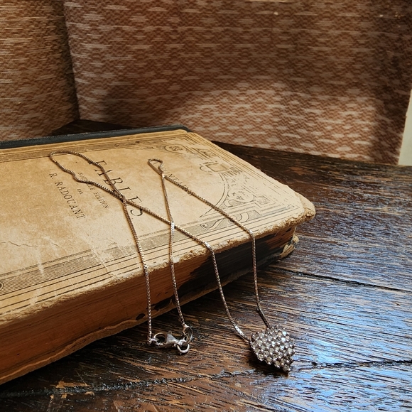 Sterling silver heart necklace - Picture 3 of 8